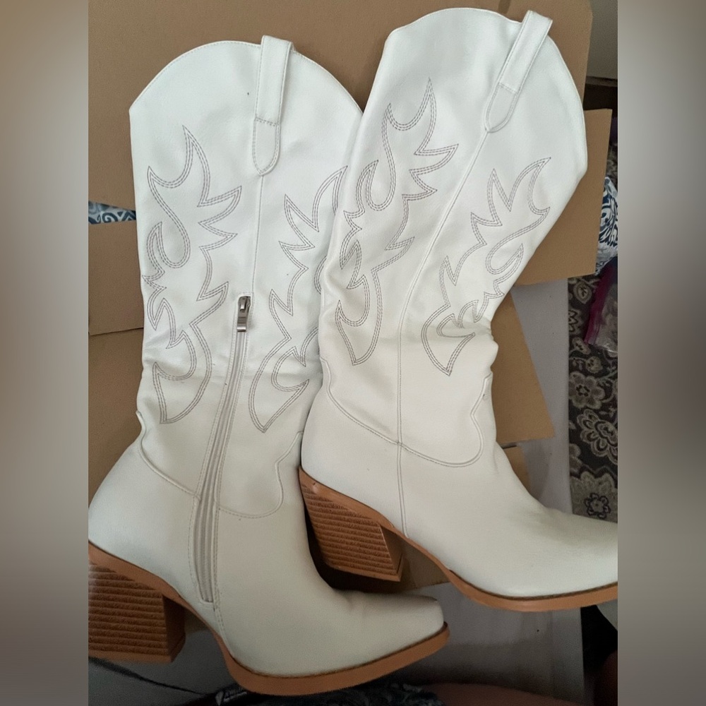 White Cowboy Boots  7 Wide